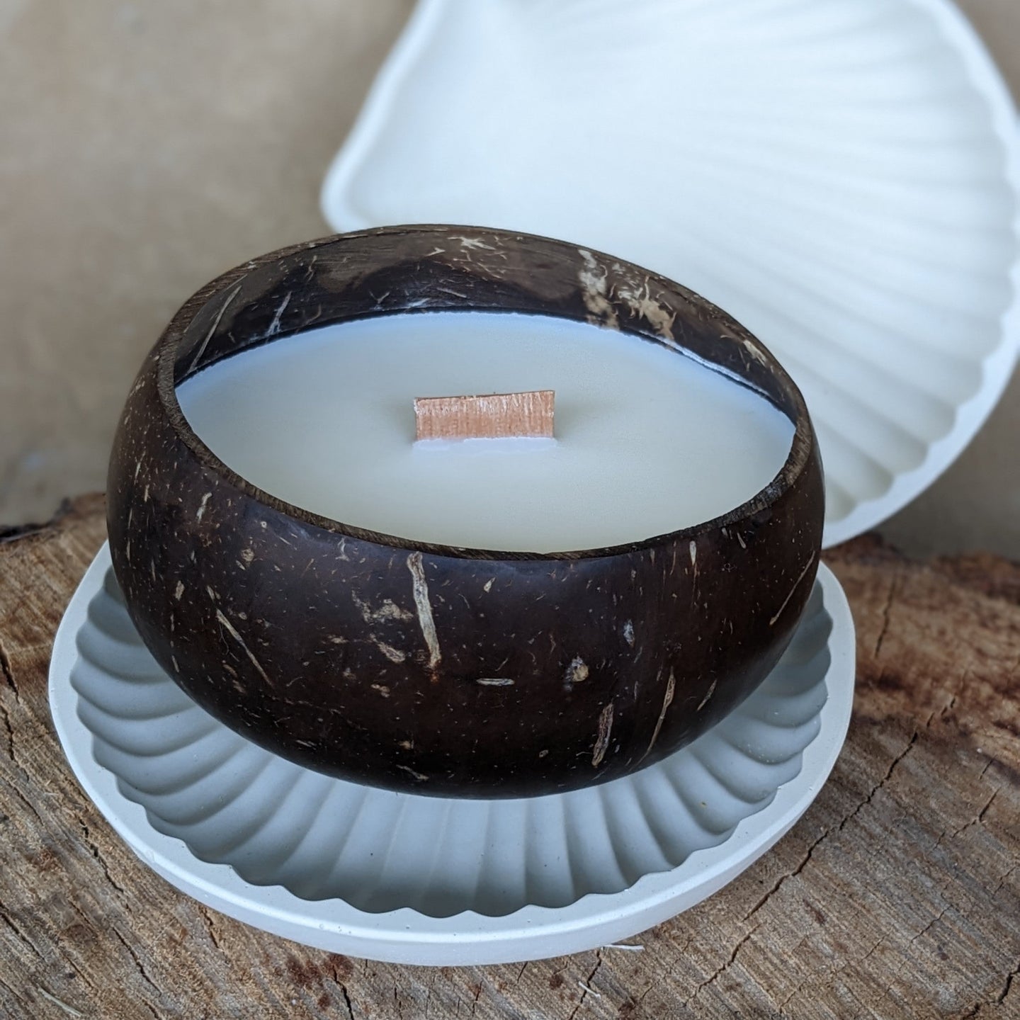 NATURAL SOY COCONUT SHELL CANDLE WITH PLATE