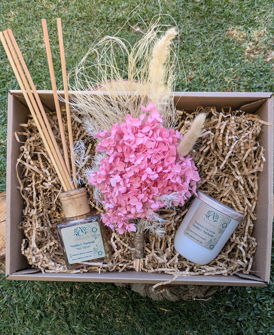 Large Gift Box : Soy Candle + Reed Diffuser + Small Dried Flower Arrangement