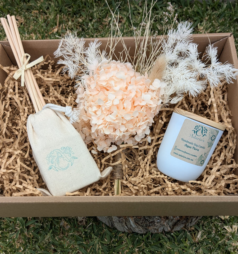 Large Gift Box : Soy Candle + Reed Diffuser + Small Dried Flower Arrangement