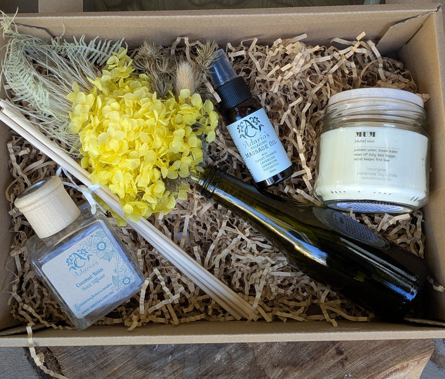 On Sale Large Gift Box : 1 Soy Candle + 1 Reed Diffuser + 1 Yellow Small Dried Flower Arrangement + 1 Massage Oil