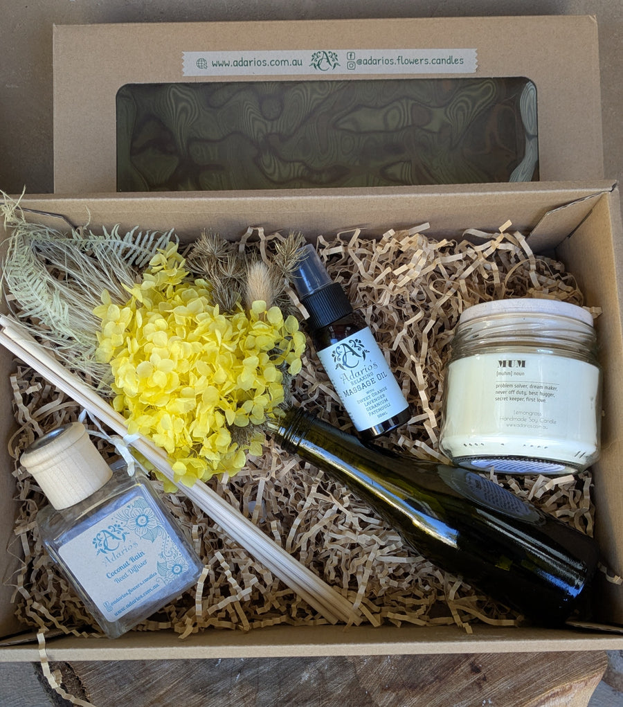 On Sale Large Gift Box : 1 Soy Candle + 1 Reed Diffuser + 1 Yellow Small Dried Flower Arrangement + 1 Massage Oil